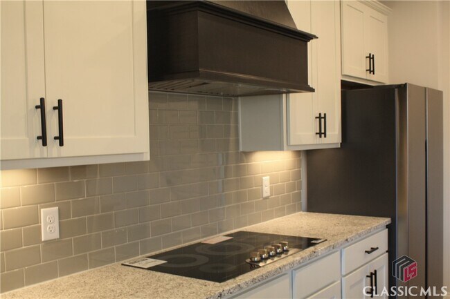 Building Photo - 305 Ridge Pointe Drive