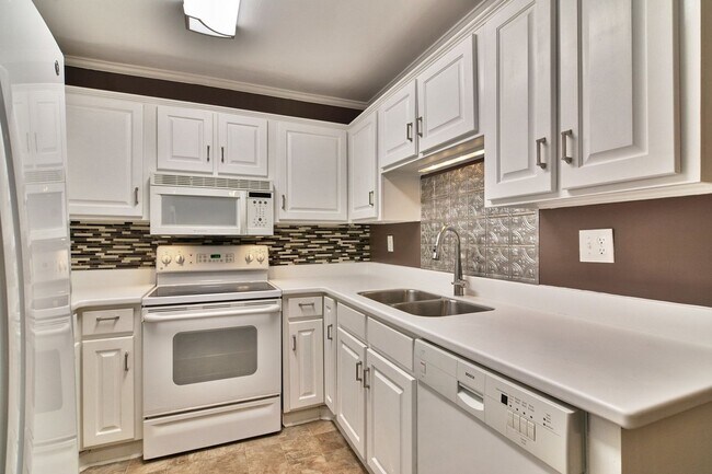 Building Photo - Riverhill Apartments