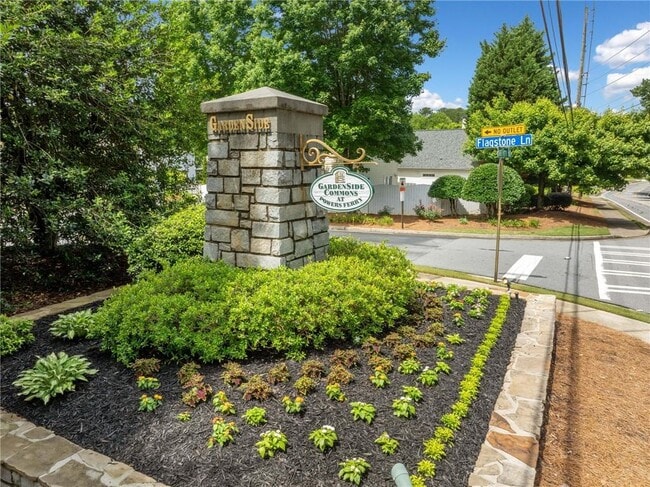 Building Photo - 726 Gardenside Cir SE