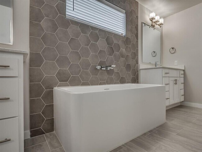 Building Photo - 520 NW 176th Terrace