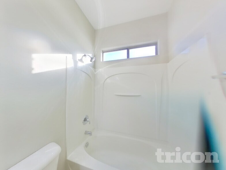 Building Photo - 2204 Turtle Beach Ave