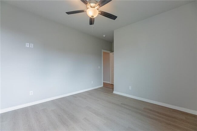 Building Photo - 1602 SW Casuarina Dr