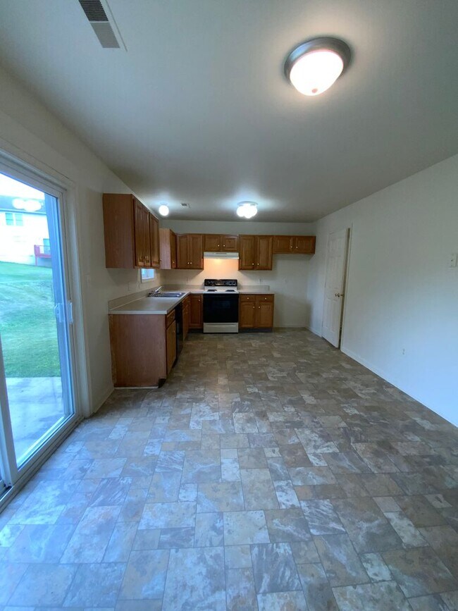 Building Photo - 204 Elmshire Dr