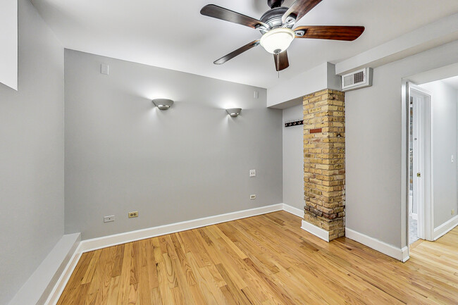 Building Photo - 864 W Aldine Ave