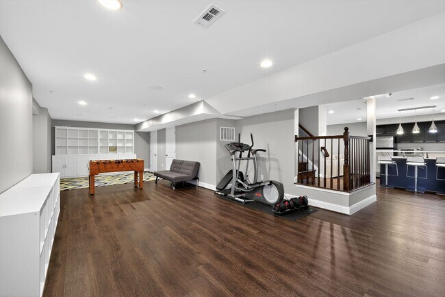 Building Photo - 4 Bed, 4.5 Bath Single Family Home in Clar...