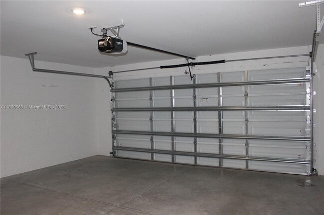 Building Photo - 1138-1114 SW 14th Terrace