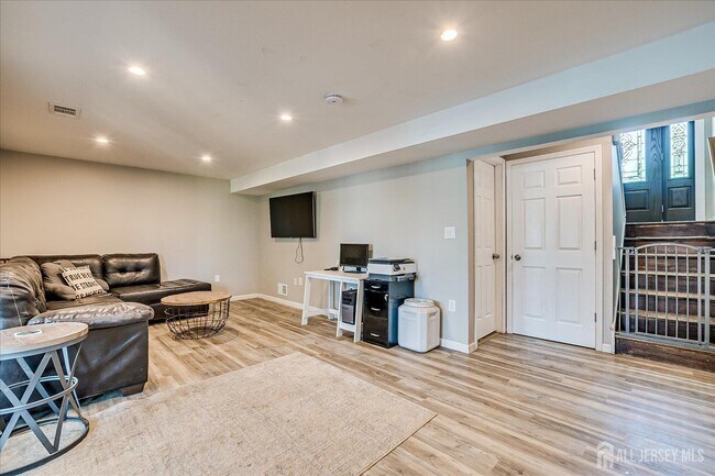 Building Photo - 25 Yorktowne Dr