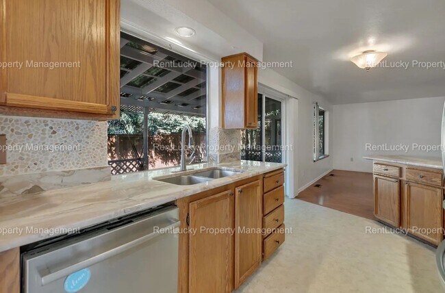 Building Photo - Beautifully Maintained 3-Bedroom Home in P...