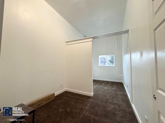 Building Photo - Mills - 2817 (Advertising Only)