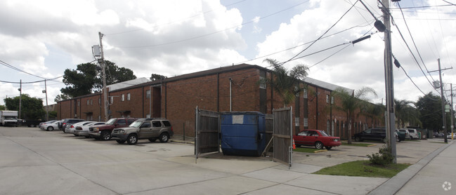 Building Photo - Lake Haven Riverside Court