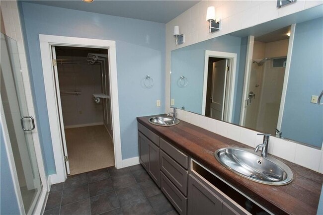 Building Photo - 1214 W 8th St