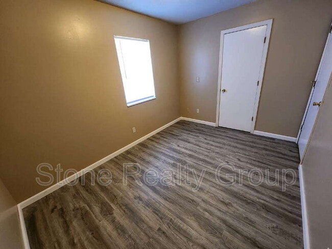 Building Photo - 2480 E Clayton Dr