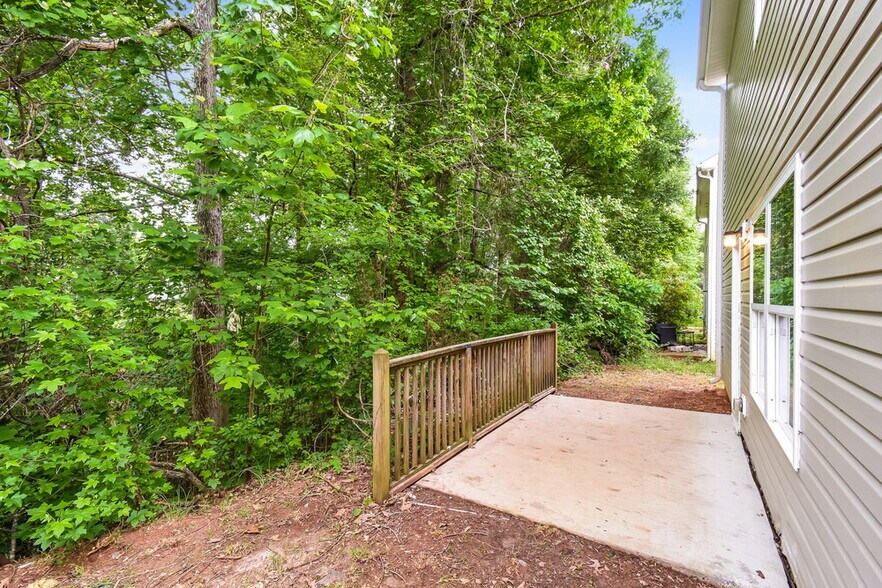 Building Photo - 526 Hill Crest Cir