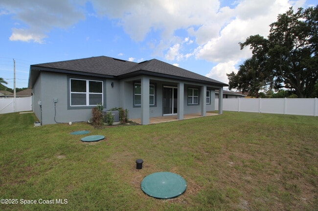 Building Photo - 432 Garvey Dr SW