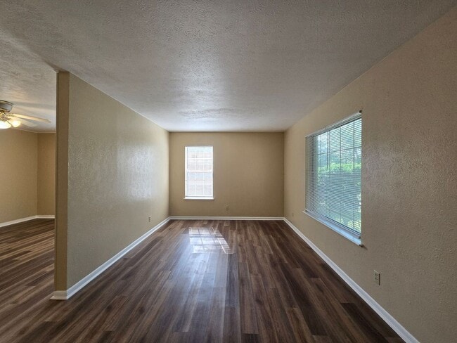 Building Photo - 3309 Lake Charles Ave