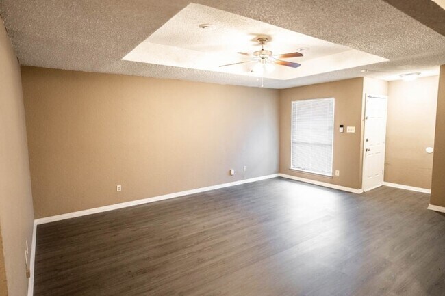 Building Photo - 1811 San Rafael St