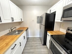 Building Photo - 1153 Lake Victoria Dr