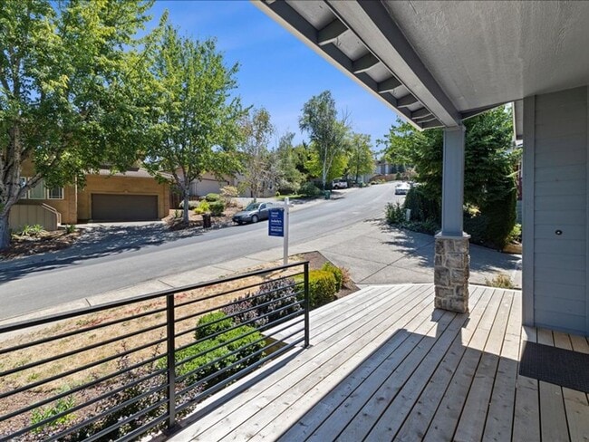 Building Photo - Newly Renovated Beaverton Home with Natura...