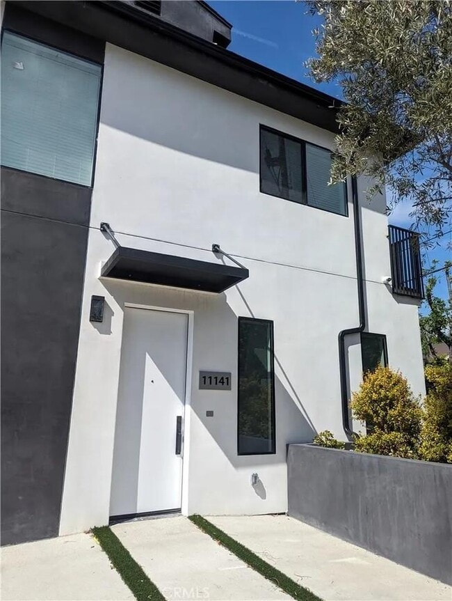 Building Photo - 11141 Strathern St