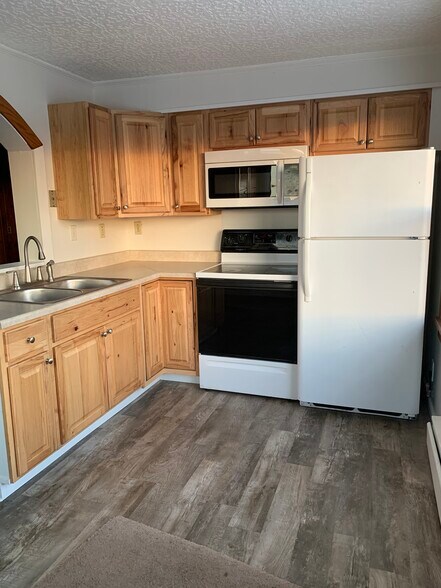 Kitchen - 4629 National Pike