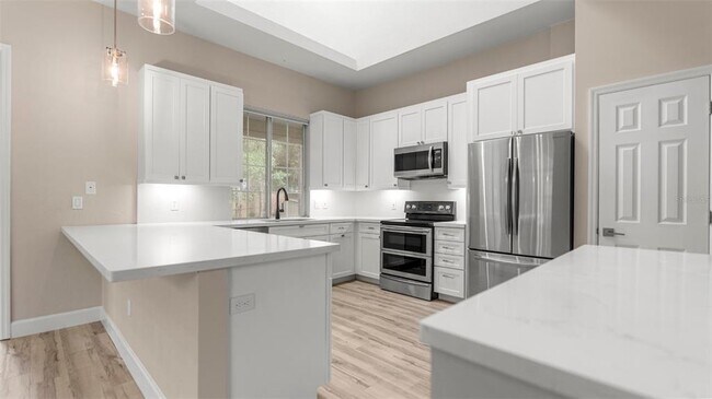 Building Photo - 9428 SW 39 Ave