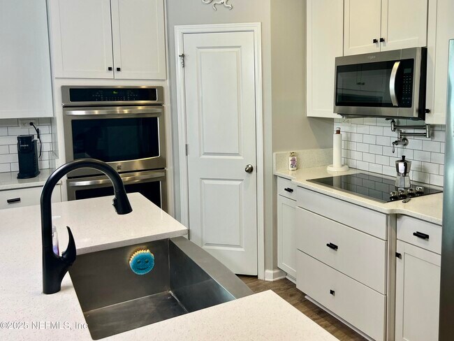 Building Photo - 3955 Hammock Bluff Cir