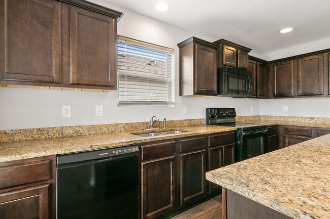 Building Photo - 16411 Waterbury Ln