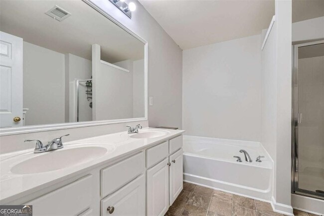 Building Photo - 2296 Leicester Way SE