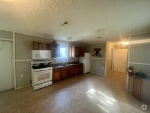 Building Photo - 1-Bedroom Manufactured Home