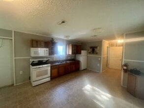 Building Photo - 1-Bedroom Manufactured Home