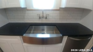 Building Photo - 411 W Mistletoe Ave