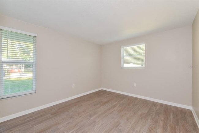 Building Photo - 4600 Sloan Ave