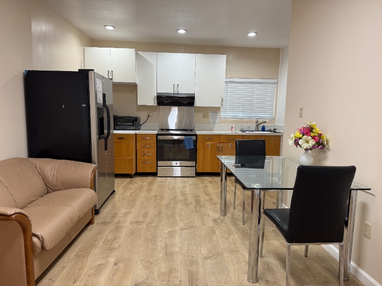 Primary Photo - 2 Horst Ave