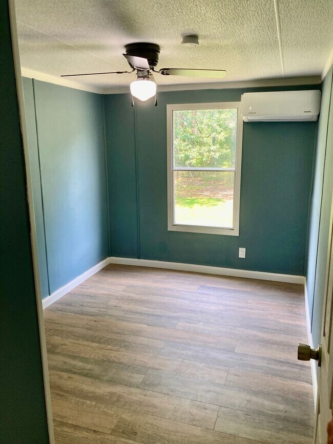 Building Photo - Conveniently Located in Trenton South Caro...
