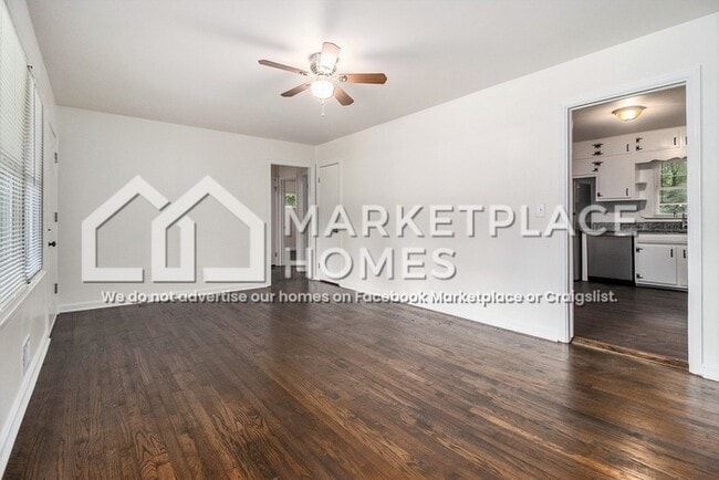 Building Photo - 2760 Dearwood Dr SW