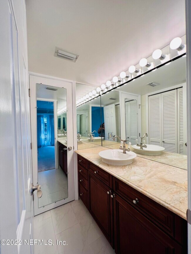 Building Photo - 2950 St Johns Ave