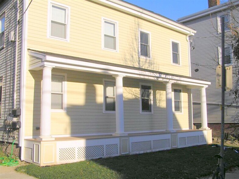 Building Photo - 167 Auburn St