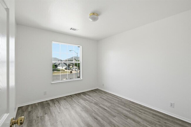 Building Photo - 2849 Southampton Way