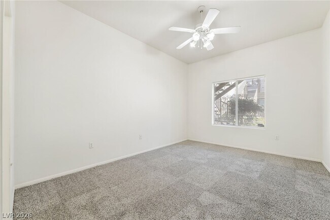 Building Photo - 2305 W Horizon Ridge Pkwy