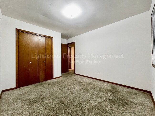 Building Photo - 1348 Carriage Hill Dr SE