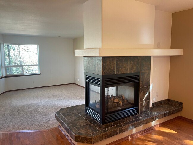 Building Photo - Gorgeous custom built home