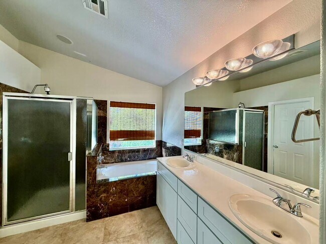Building Photo - Beautiful and well-maintained two-story home in summerlin