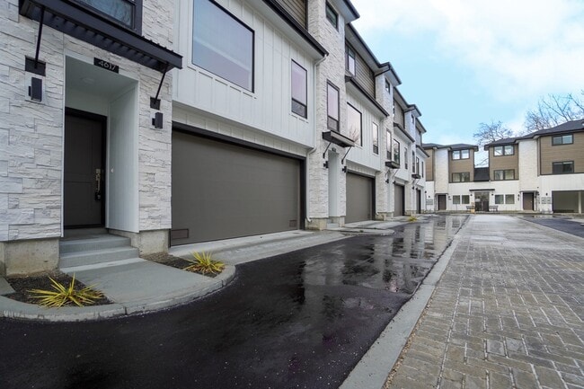 Building Photo - 4617 N Iota Ln