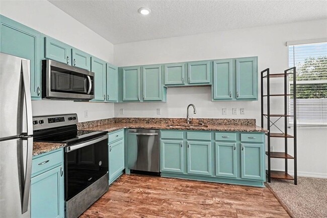 Building Photo - 868 Grandin St