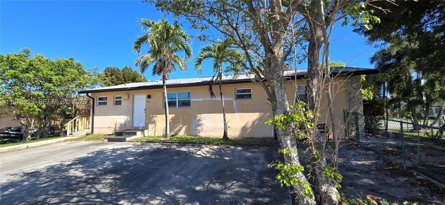 Building Photo - 201 NE 2nd Ave