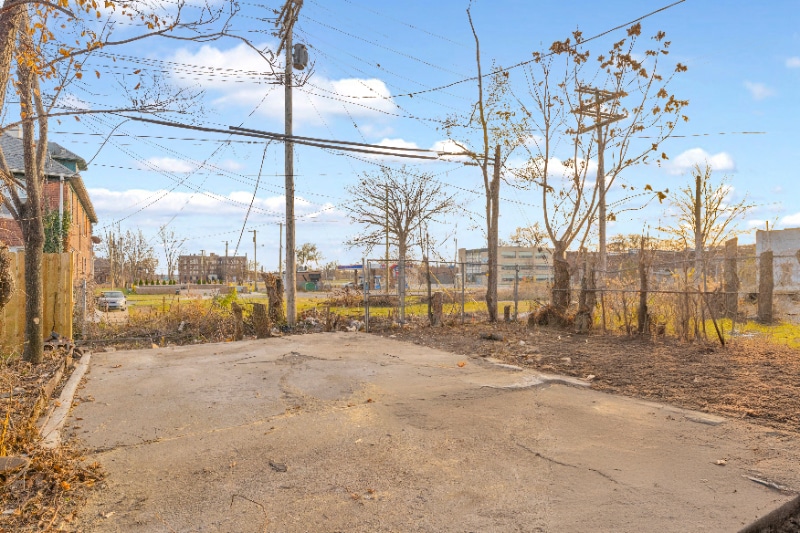 Building Photo - 3353 Fullerton Ave