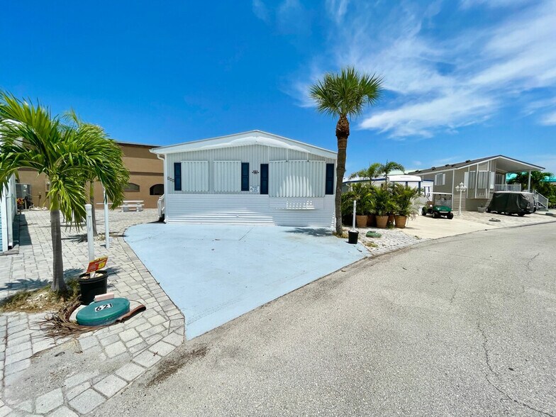 Building Photo - 621 Nettles Blvd