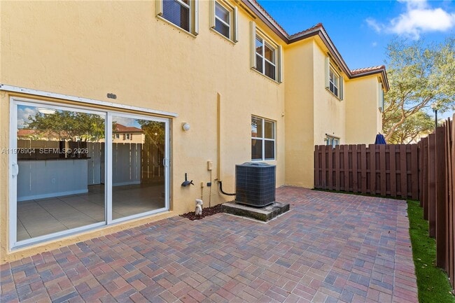 Building Photo - 1655 NE 33rd Rd