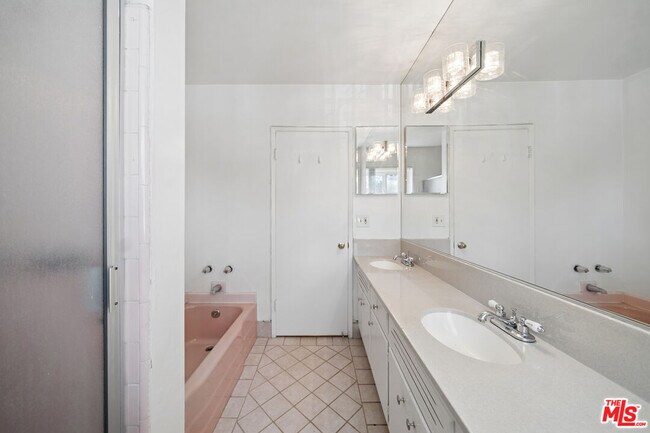 Building Photo - 1520 Hayworth Ave