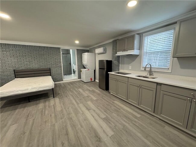 Primary Photo - 5971 Robin Hood Ln